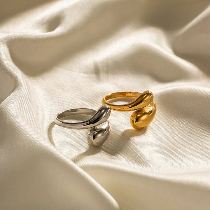 Sabine Signet Ring